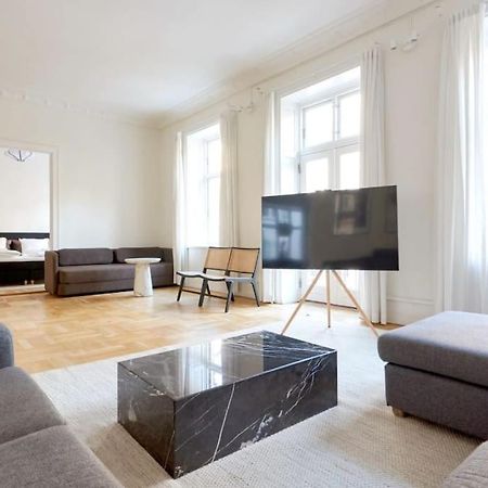 Moderen And Sleek 3Br With Bath By The Lakes And Metro Copenhagen Luaran gambar