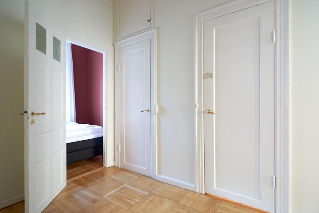 Moderen And Sleek 3Br With Bath By The Lakes And Metro Copenhagen Luaran gambar