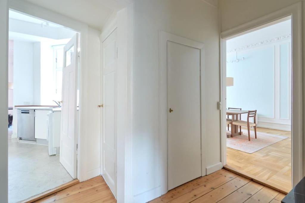 Moderen And Sleek 3Br With Bath By The Lakes And Metro Copenhagen Luaran gambar