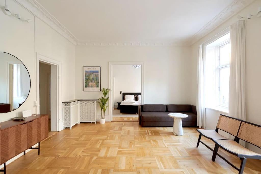 Moderen And Sleek 3Br With Bath By The Lakes And Metro Copenhagen Luaran gambar