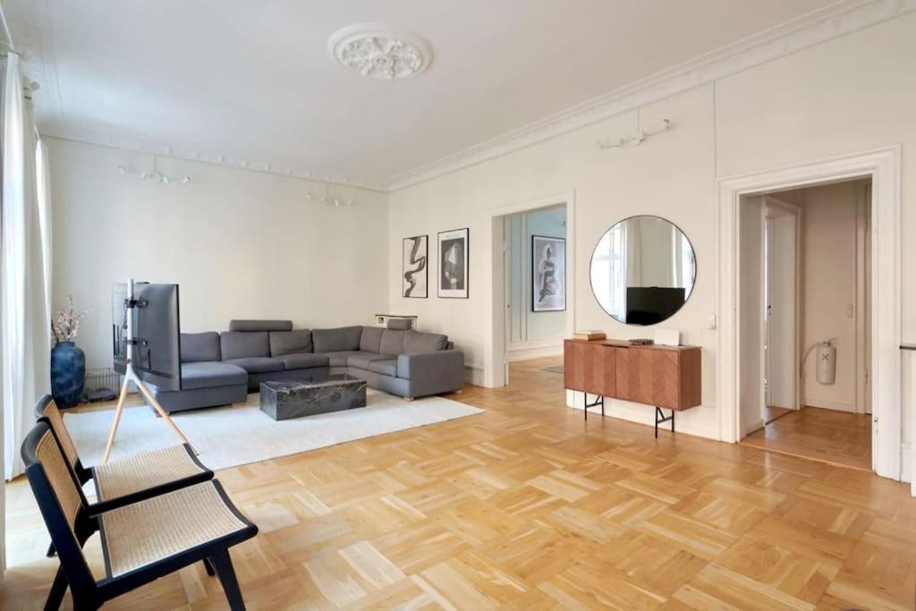 Moderen And Sleek 3Br With Bath By The Lakes And Metro Copenhagen Luaran gambar