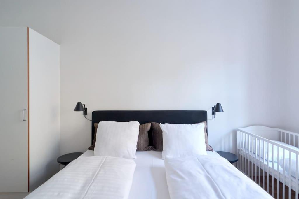 Moderen And Sleek 3Br With Bath By The Lakes And Metro Copenhagen Luaran gambar